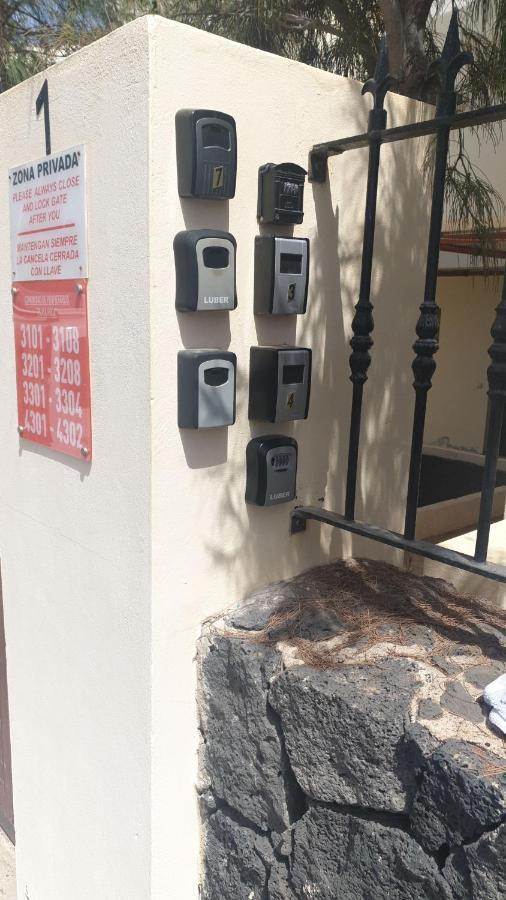 Apartamento En Playa Roca Primer Linea De Mar Costa Teguise Kültér fotó